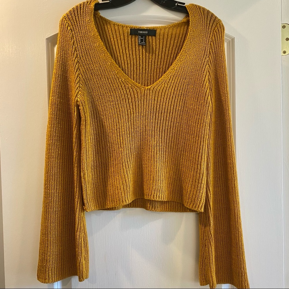 Sweater / Top / Sweatshirt / bell sleeves …